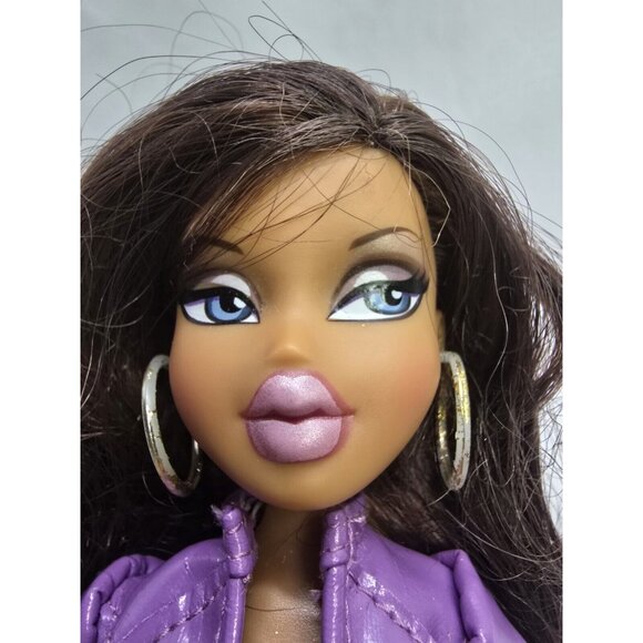 Bratz HTF Shira doll Anniversary MGA 2010 With Original Outfit And Poster - Picture 11 of 15